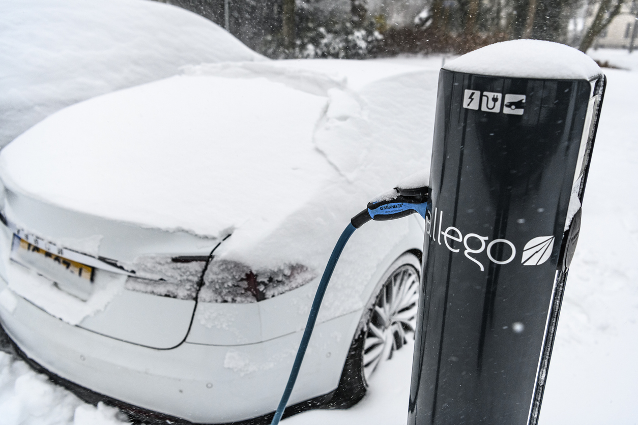 Impact of Severe Weather on Electric Car Battery Efficiency
